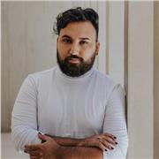 Sou criativo e paciente na forma de ensinar